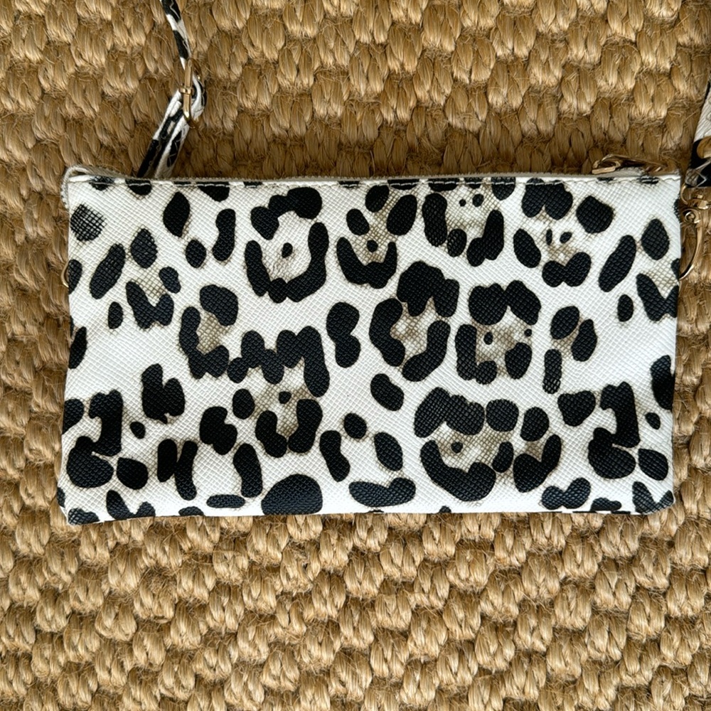 Caroline Hill Leopard print purse with interior pockets and card holders